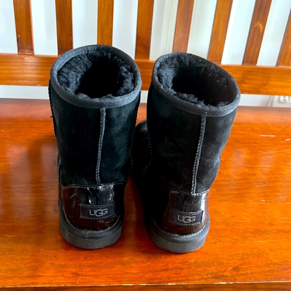 Girls UGG shoes in good condition. Light wear. Patent leather on heel. - Picture 2 of 3